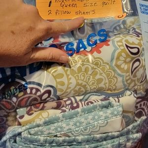 Queen Sz Quilt & 2 Shams